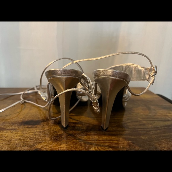 Roger Vivier Tie-Up Metallic Leather Sandal - Picture 3 of 7